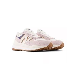 New balance 57/40 - size 7.5 - never worn - color pink white